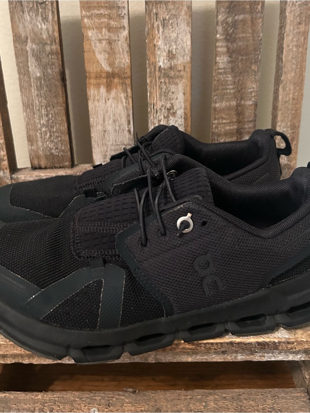 On Cloud Sky Youth Jet/All Black Sneakers Shoes 3YD11440485 – Size 3.5Y - Picture 2 of 6